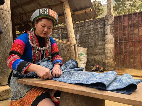 Thổ cẩm "kể chuyện"
