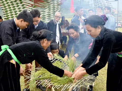 Đặc sắc Lễ hội Giã cốm của người Tày nơi vùng cao Côn Lôn