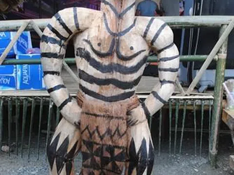 Tượng giữ làng của người Cơ Tu
