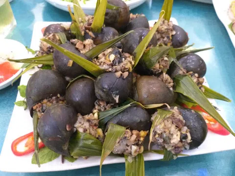 Độc đáo món chả ốc nhồi vỏ ốc