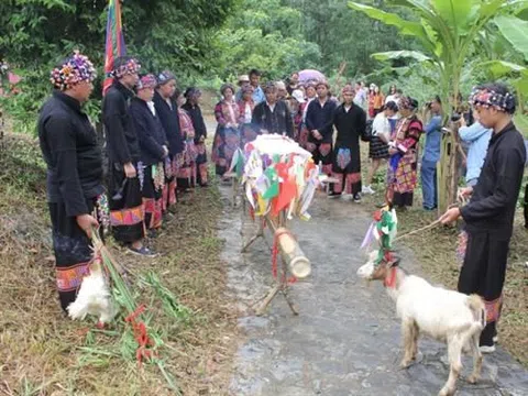 Nét đẹp văn hóa Lễ rửa làng của dân tộc Lô Lô